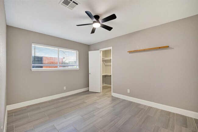 Building Photo - 7607 Tanager St