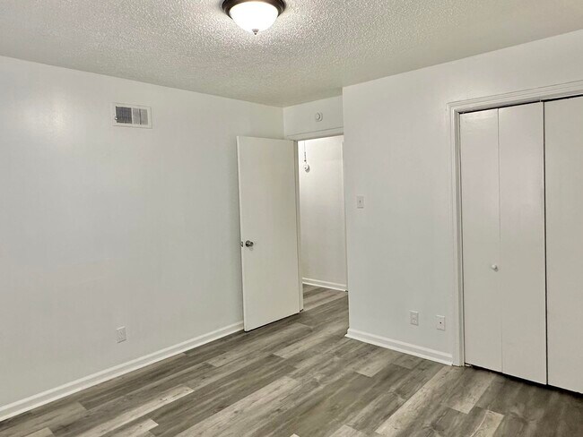 Building Photo - 4209 Camelot Ave
