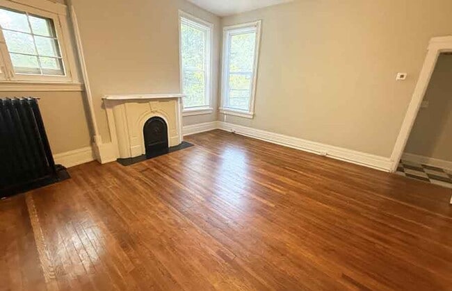 Interior Photo - Ohio 2215-2217-2219