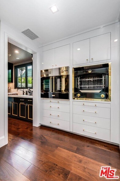 Building Photo - 1445 Vía Cresta