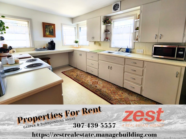 Building Photo - 1905 E 3rd St