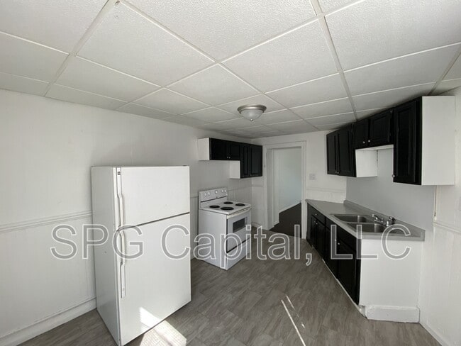 Building Photo - 714 W Clarke Ave