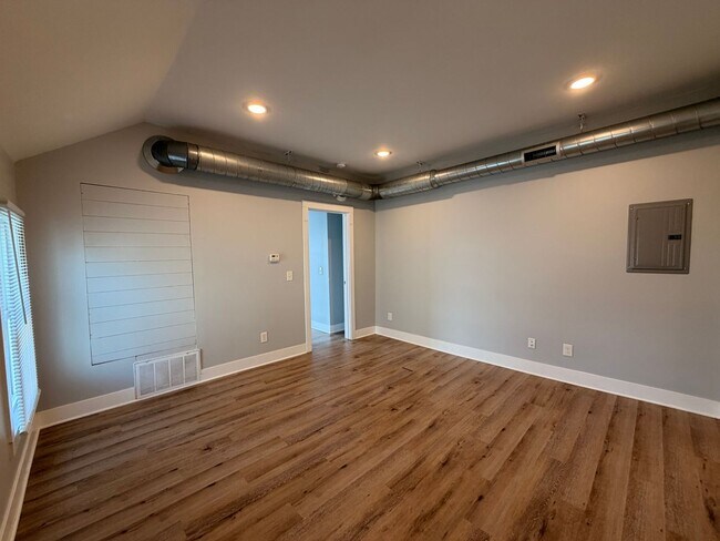 Building Photo - 107 Lexington Ave SW