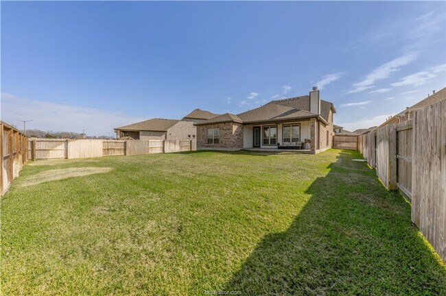 Building Photo - Gorgeous 2-Story on Quiet Cul de Sac