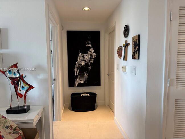 Building Photo - 10 Aragon Ave