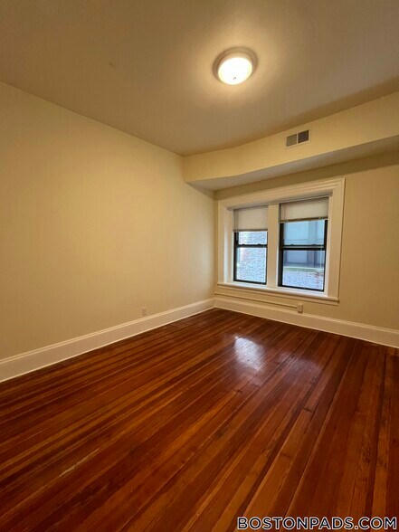 Building Photo - 1463 Beacon St