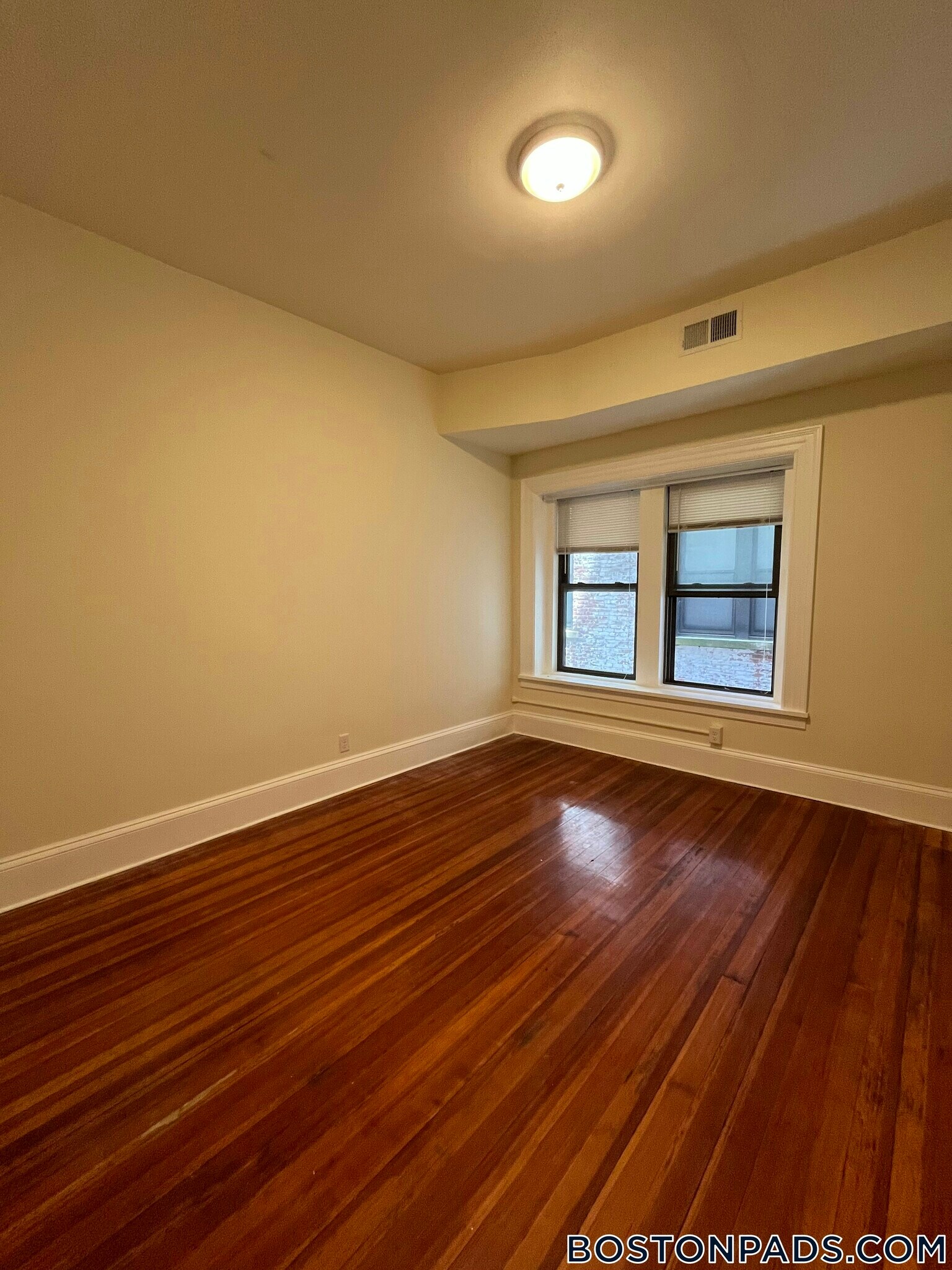 Building Photo - 1463 Beacon St