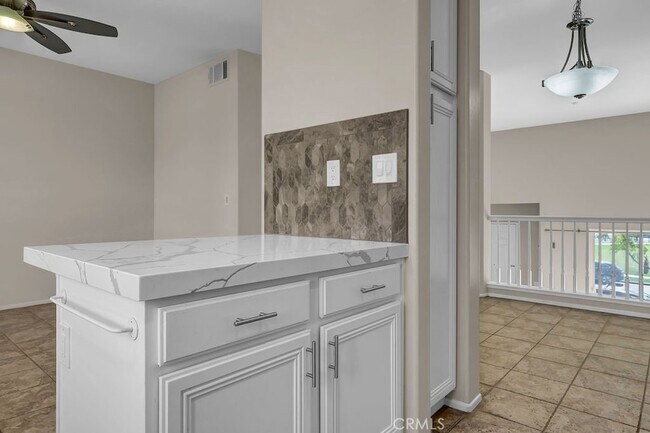 Building Photo - 210 Timberwood