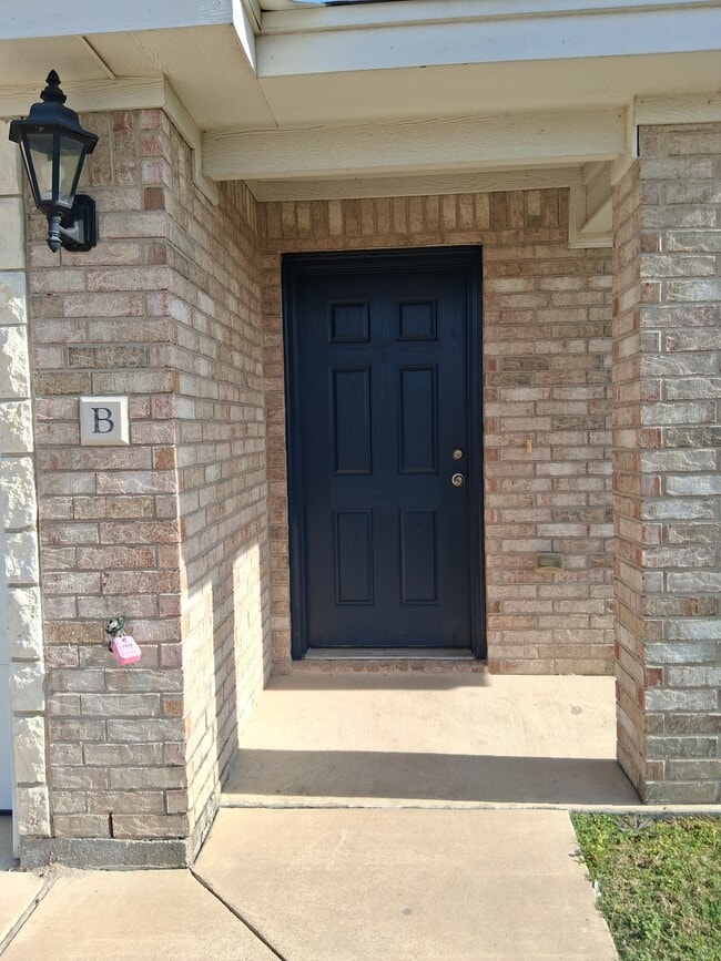 Building Photo - 1811 Indian Trail