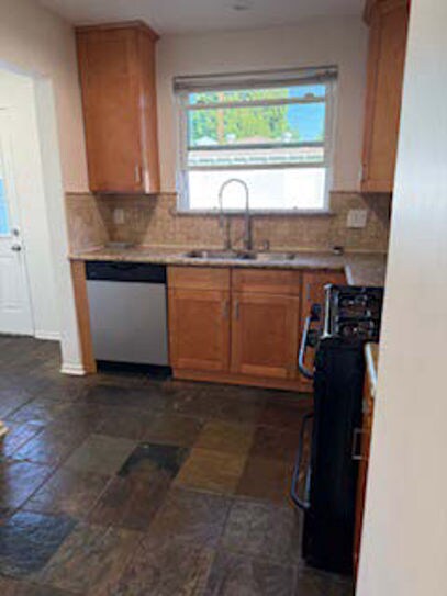 kitchen - 444 N Hollywood Way