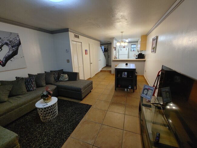 Building Photo - 1901 NW S River Dr