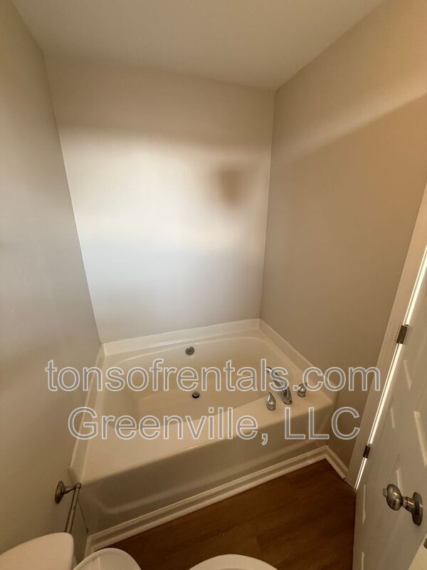 Building Photo - 151 Bellweather Dr