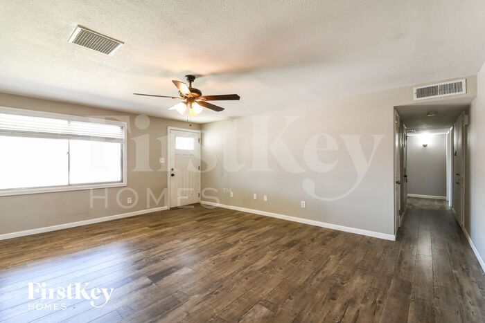 Building Photo - 3755 E Pershing Ave