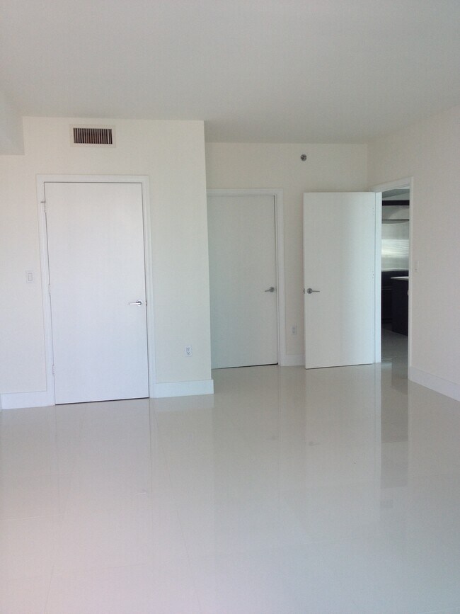 Building Photo - 500 Brickell Ave