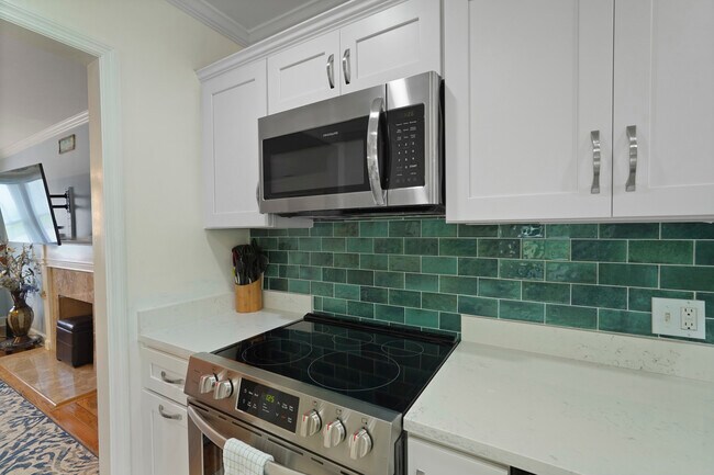 Building Photo - Charming Ardsley Park Bungalow Fully Furnished