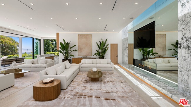 Building Photo - 365 Trousdale Pl