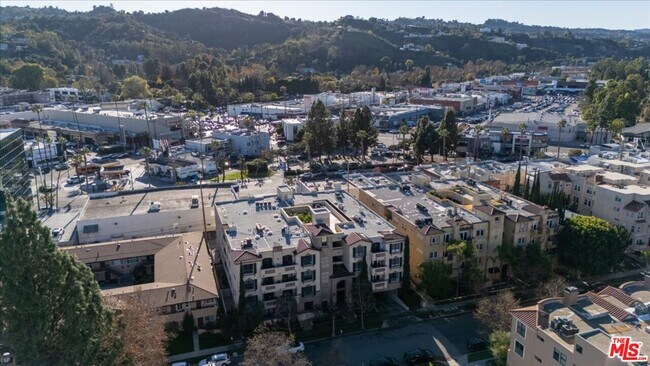 Building Photo - 12026 Hoffman St