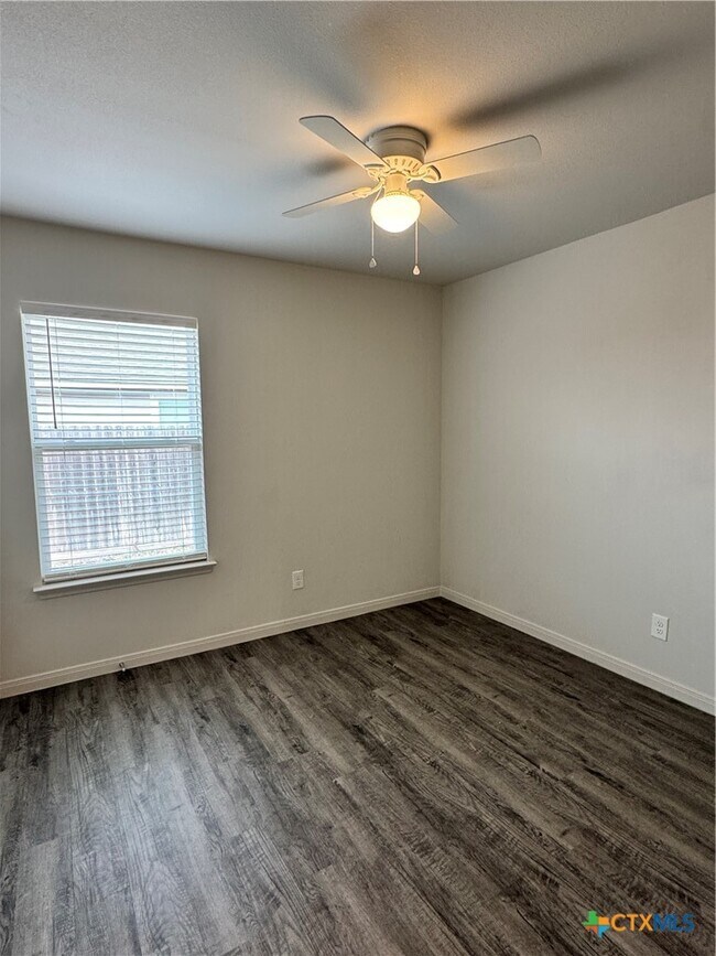 Building Photo - 909 2nd St