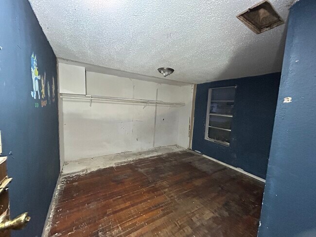 Building Photo - 221 S Central Ave