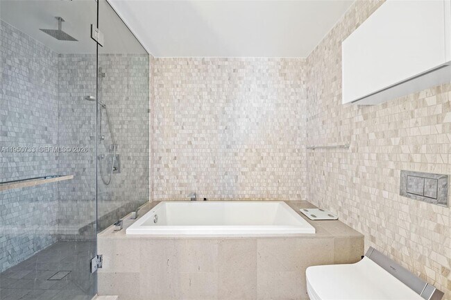 Building Photo - 88 SW 7th St