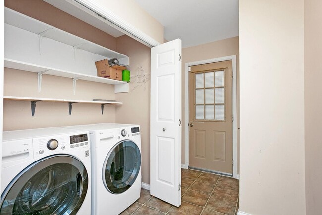 Building Photo - 415 Nevis Dr