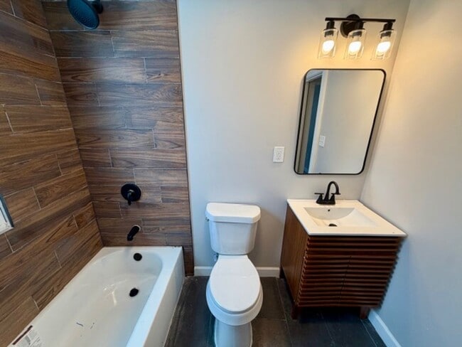 Building Photo - For Lease : 5 bedroom 1 1/2 bathroom fully renovated home in nice area. Call KPM 313-429-3244