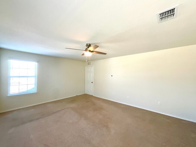 Building Photo - AVAILABLE NOW- Energy-Efficient 4/3 Home with Solar Panels & Pool Access!