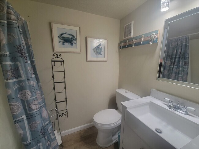 Building Photo - 6300 Seawall Blvd