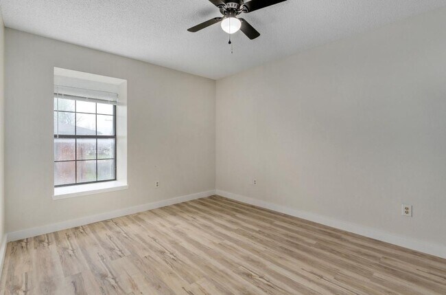 Building Photo - 1221 S Park Ave