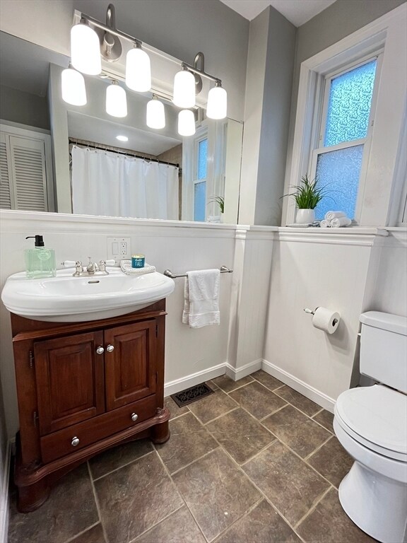 Building Photo - 128 Chestnut St