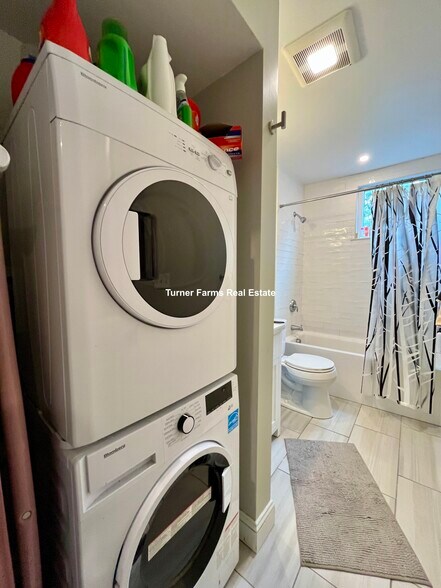 Building Photo - 24 Pond St