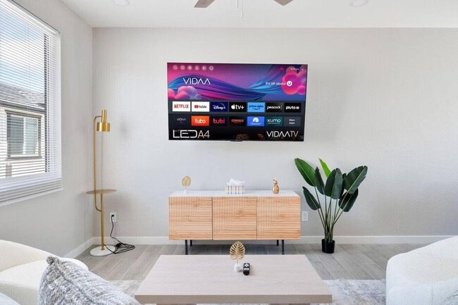 Building Photo - 6612 W Paradise Ln