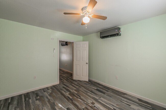 Building Photo - ALL BILLS PAID spacious 1-1