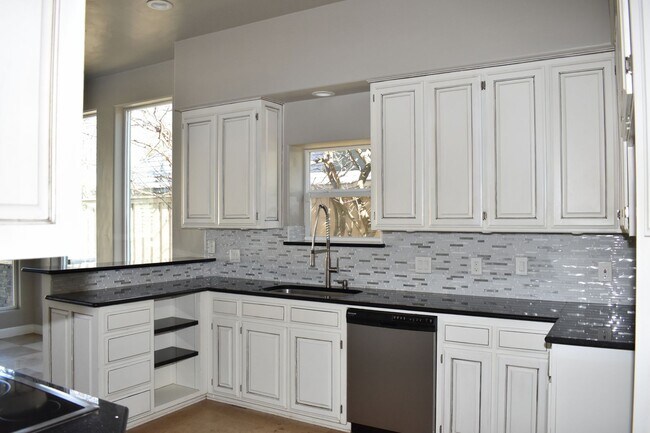 Building Photo - 2307 Autumn Oaks Trail