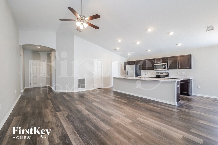 Building Photo - 911 Kingfisher Dr