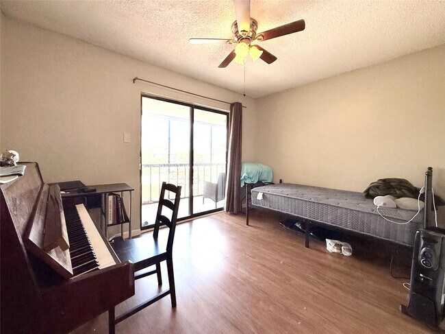 Building Photo - 10110 Forum W Dr