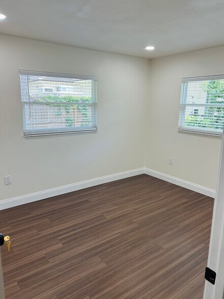 Building Photo - 156 Seminole Ave