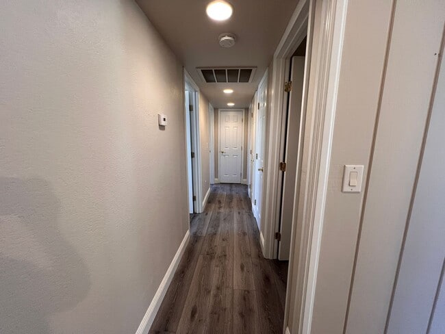 Building Photo - $2,250 Fowler & Shields, 3 Bedrooms - E Fe...