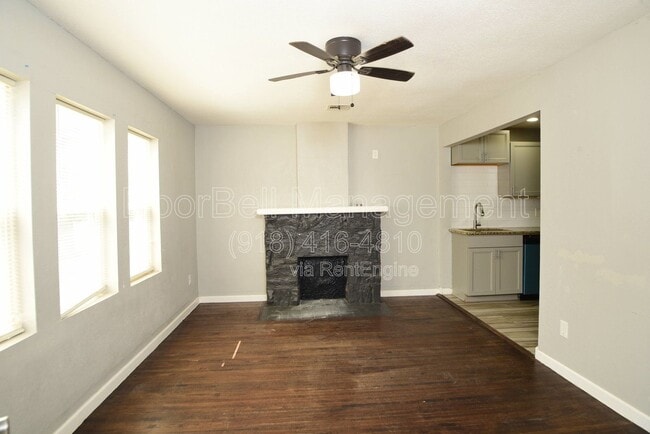 Building Photo - 613 E Xyler St