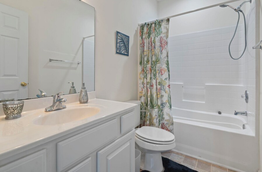 Tub/Shower - 2090 Cross Gate Blvd