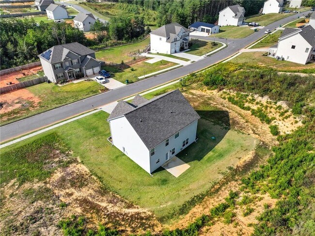 Building Photo - 33 N Village Cir