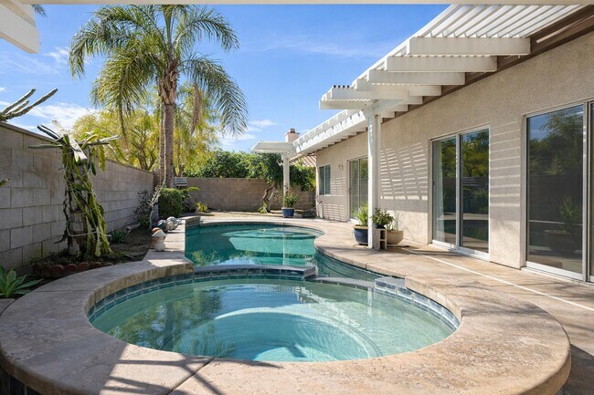 Building Photo - 78715 Naples Dr