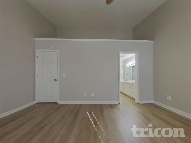 Building Photo - 911 Bentley Dr