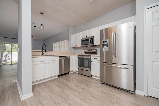 Building Photo - 345 Scrub Jay Dr