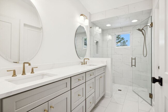 Building Photo - Completely renovated ranch 4BR/4BA ranch h...