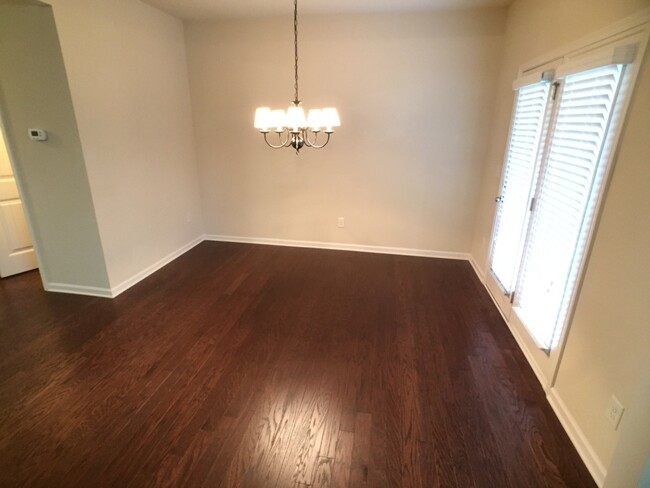 Building Photo - Modern 3BR Townhome - Swim/Tennis and More!