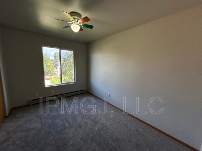 Building Photo - 152 N Mulberry St