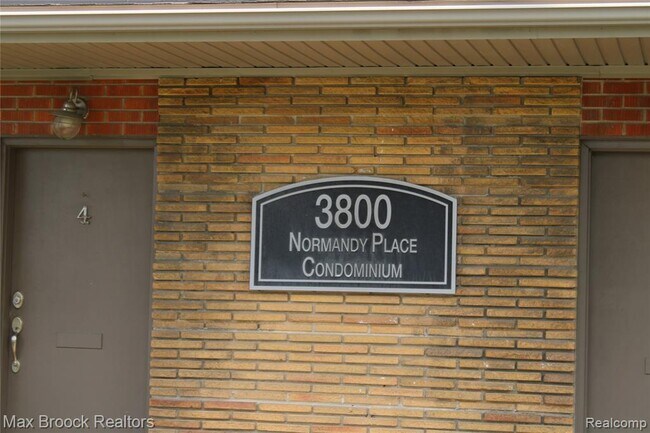 Building Photo - 3800 Normandy Rd