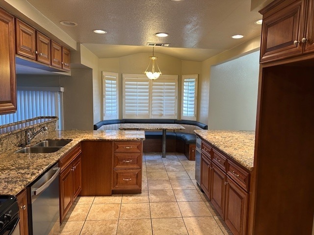 Building Photo - Modesto 5 Bedroom 3 Bathroom with a Pool