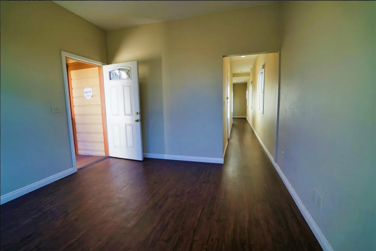 Living Room - 3136 Union St